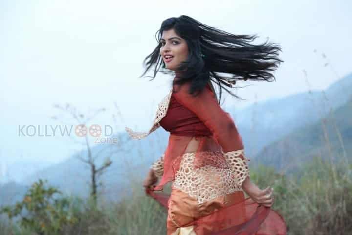 Adra Machan Visilu Movie Heroine Naina Sarwar Stills 01