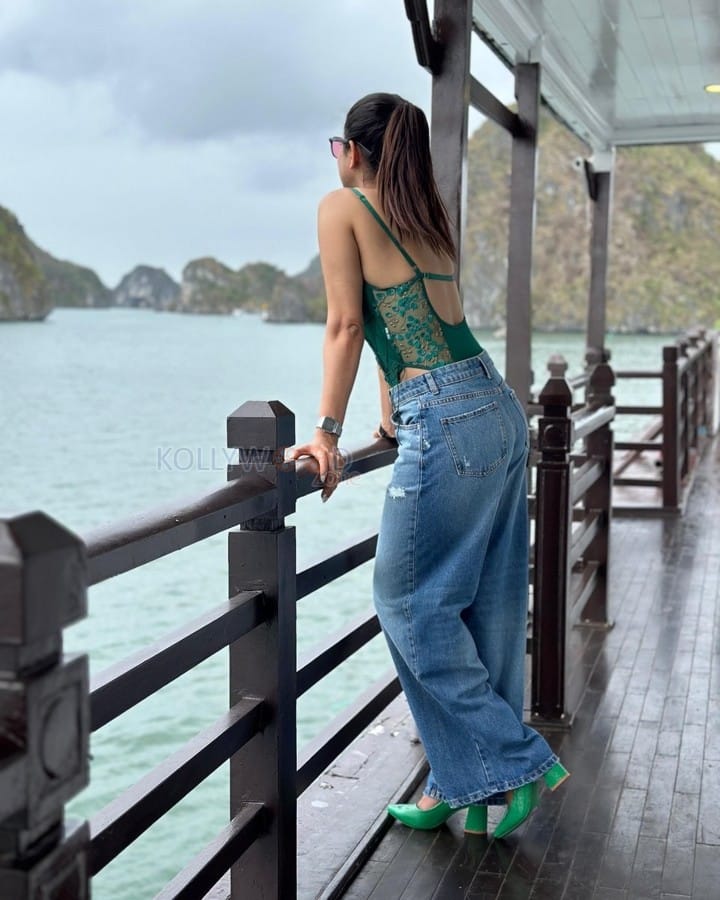 Bigg Boss Ayesha Khan Stylish Photos 02