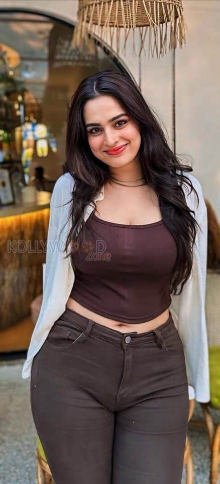 Gangs of Godavari Actress Ayesha Khan Sexy in a Brown Crop Top and Pants Photos 03