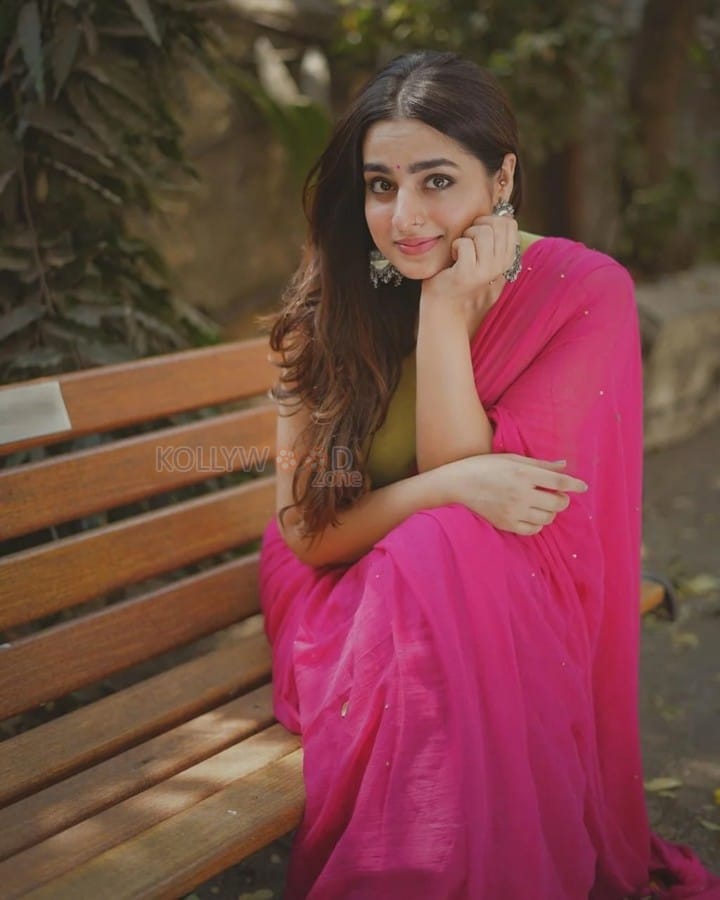 Glamorous Ayesha Khan in a Pink Saree with a Green Sleeveless Blouse Pictures 01