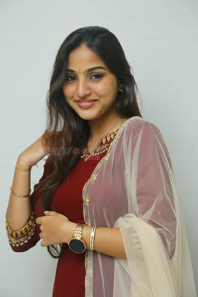 Heroine Pranavi Manukonda at Slumdog Husband Success Celebrations Pictures 09