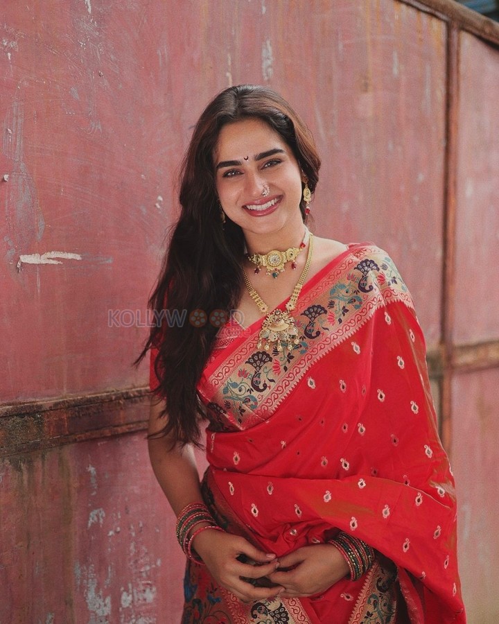 Stunning Ayesha Khan in a Red Printed Silk Saree Photos 03