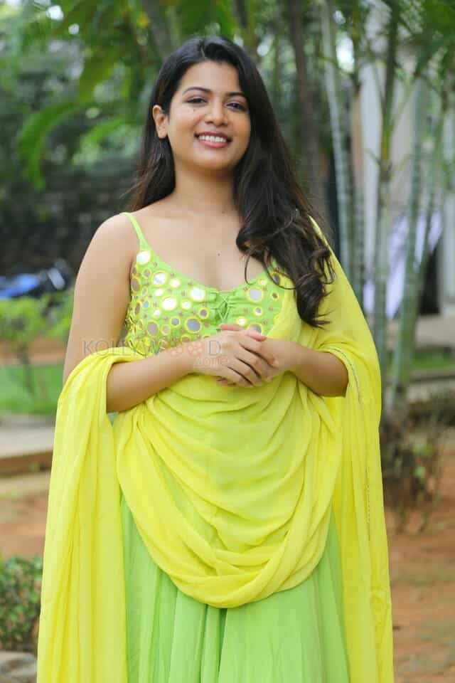 Actress Goldie Nissy at Changure Bangaru Raja Interview Photos 23