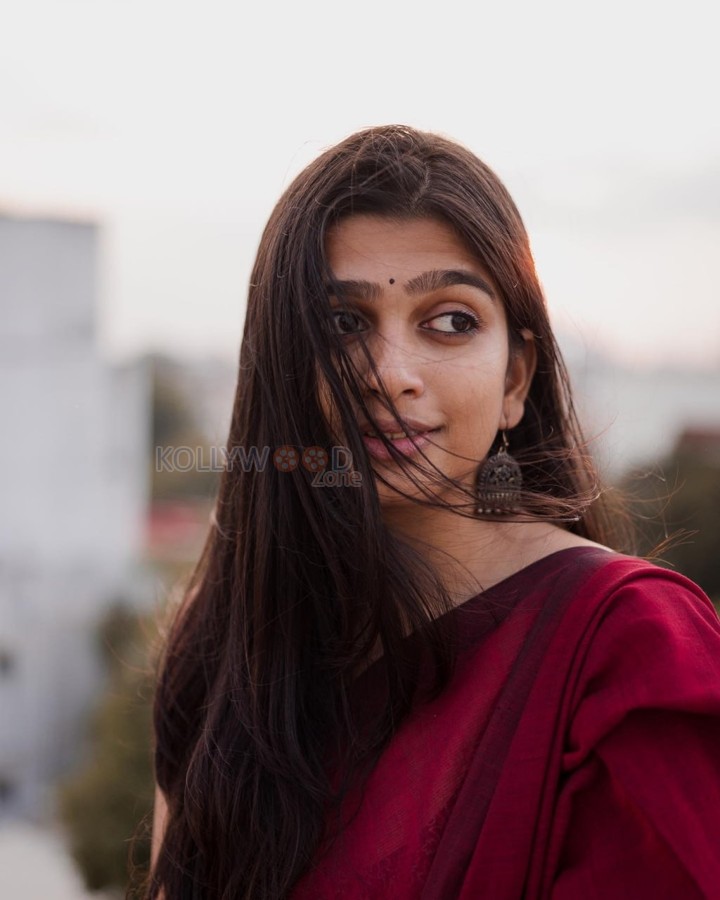 8 Vasanthalu Actress Ananthika Sanilkumar in a Dark Red Saree Photos 01