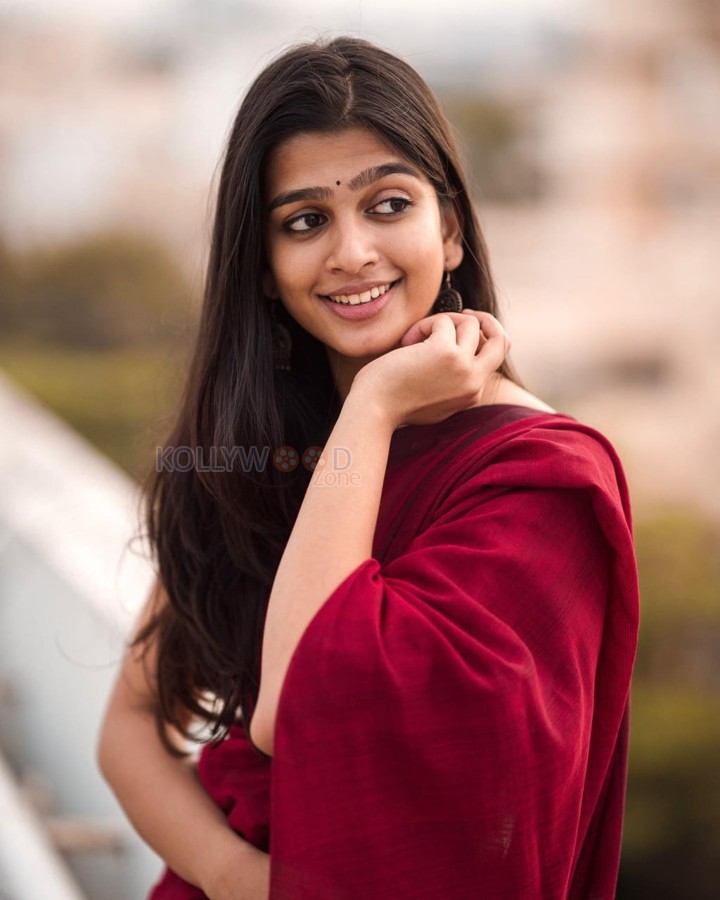 8 Vasanthalu Actress Ananthika Sanilkumar in a Dark Red Saree Photos 03