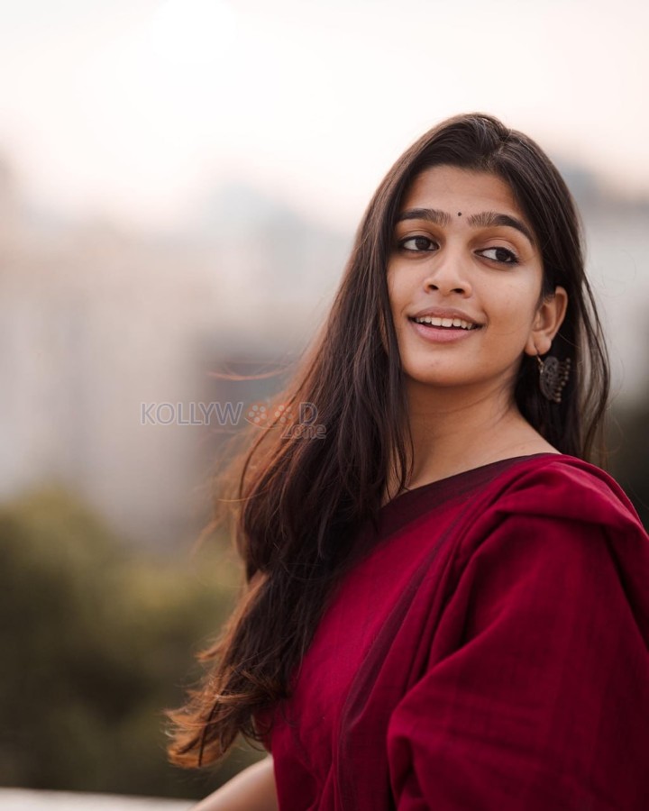 8 Vasanthalu Actress Ananthika Sanilkumar in a Dark Red Saree Photos 04