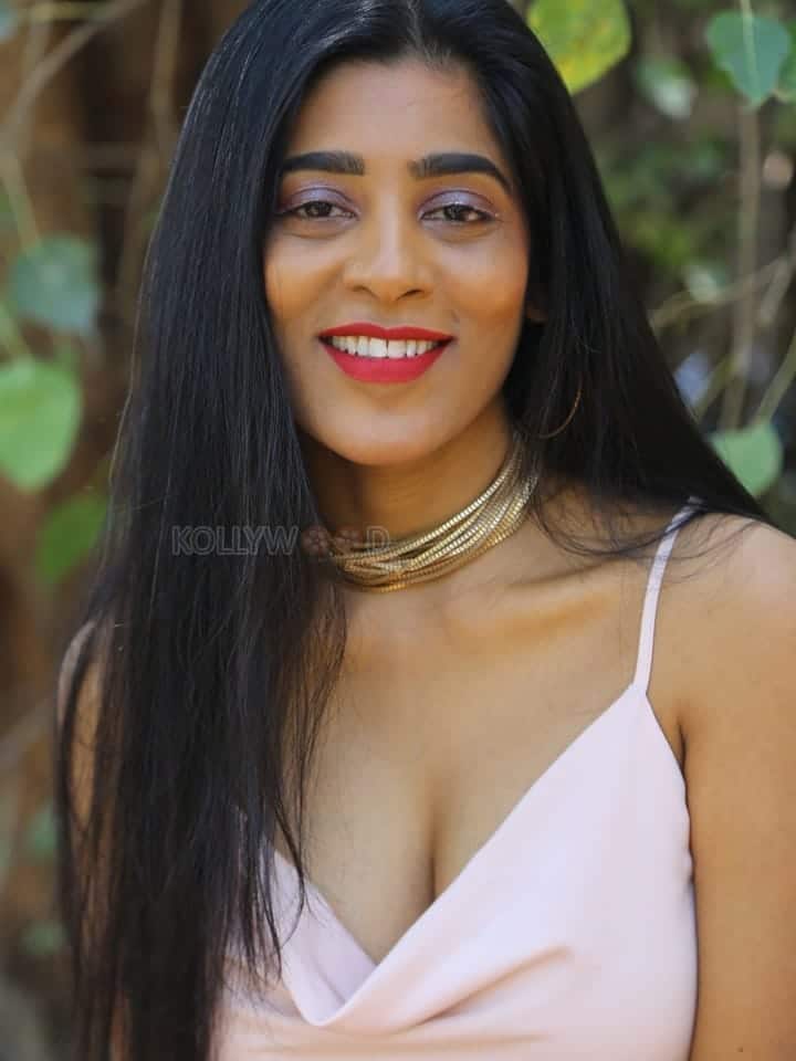 Actress Gayathri Gupta at Plot Trailer Launch Pictures 08