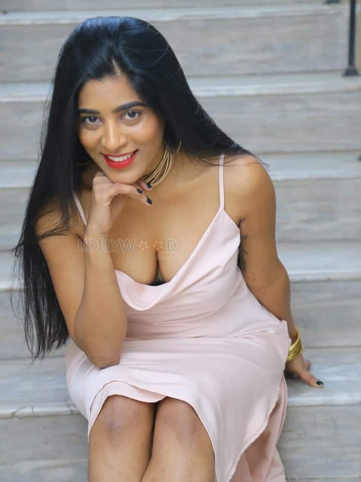 Actress Gayathri Gupta at Plot Trailer Launch Pictures 18