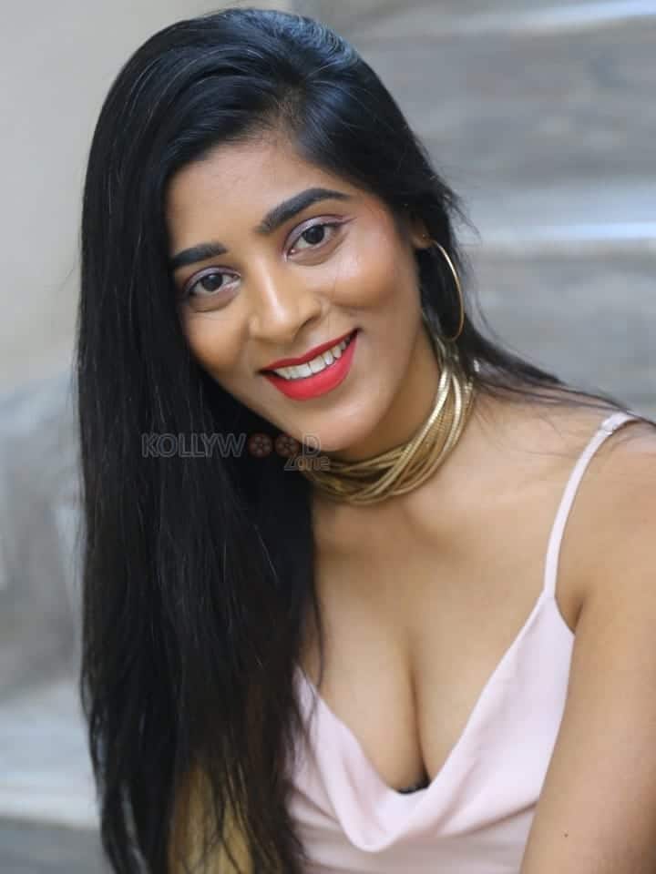 Actress Gayathri Gupta at Plot Trailer Launch Pictures 23