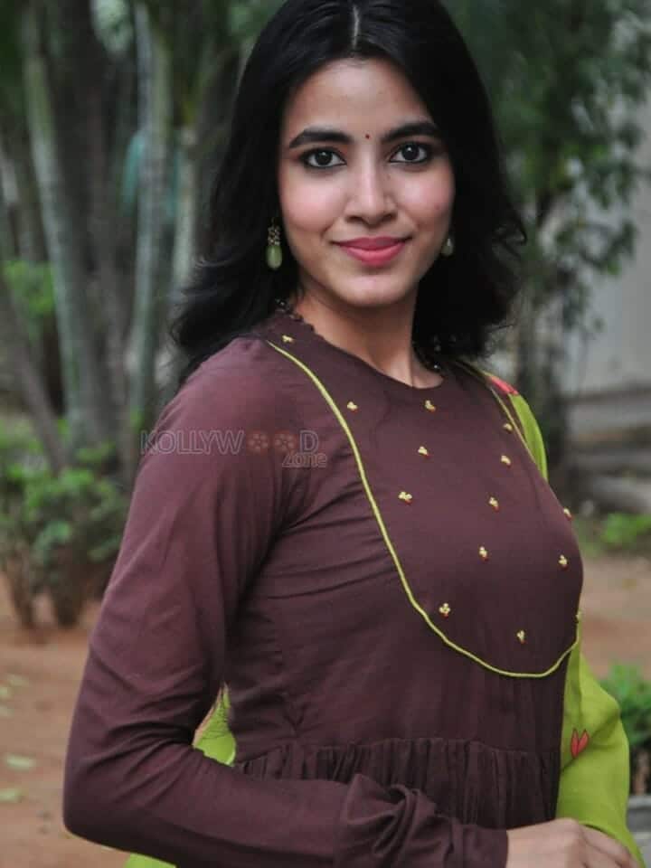 Actress Shivani Nagaram at Ambajipeta Marriage Band Teaser Launch Pictures 03