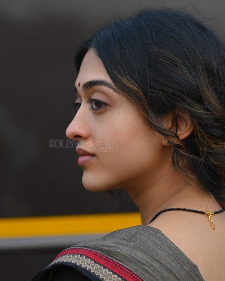 Buddy Actress Gayatri Bhardwaj in a Traditional Gray Saree with a Red Blouse Photos 03