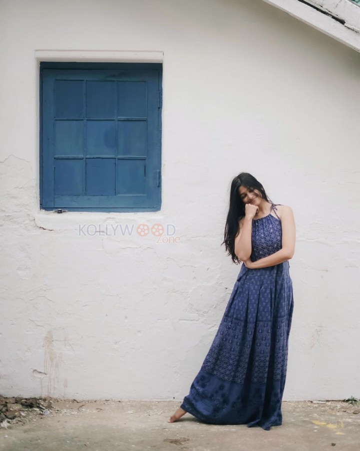 Charming Ananthika Sanilkumar in a Blue Printed Anarkali Kurta Photos 06