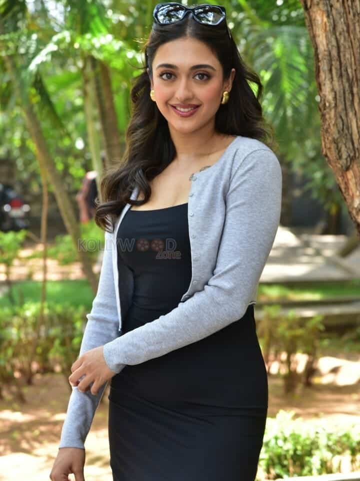 Heroine Gayatri Bhardwaj at Tiger Nageswara Rao Interview Photos 47