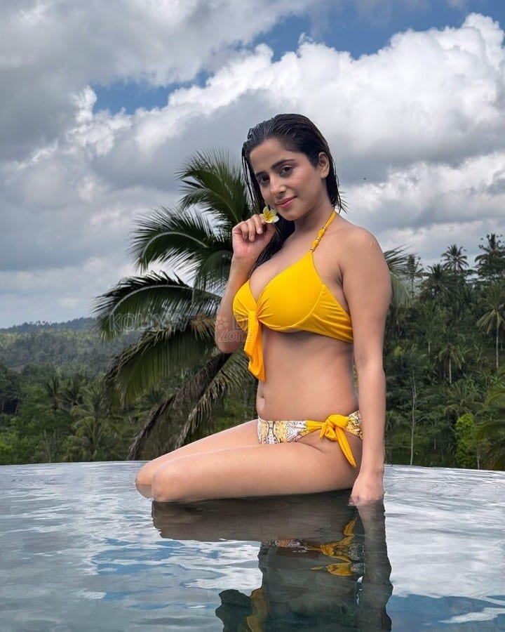 Hot Kate Sharma in a Yellow Bikini Pictures 03