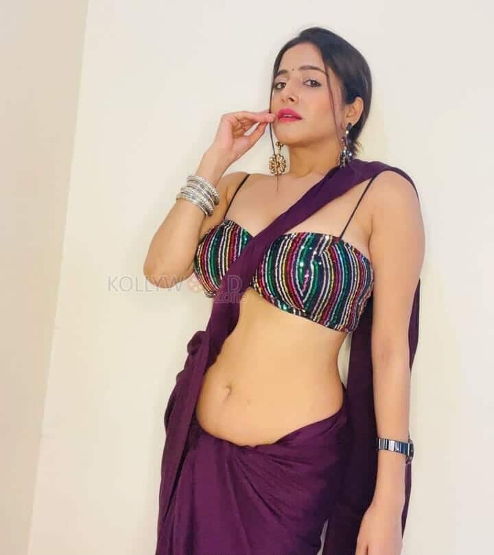 Seductive Kate Sharma Hot and Sexy Photos 09