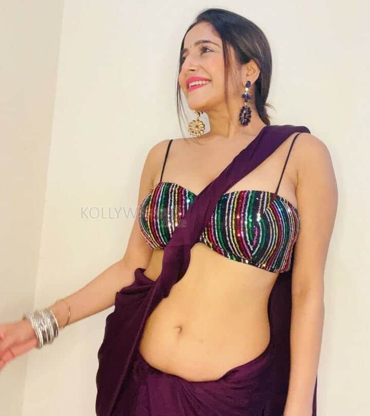 Seductive Kate Sharma Hot and Sexy Photos 11