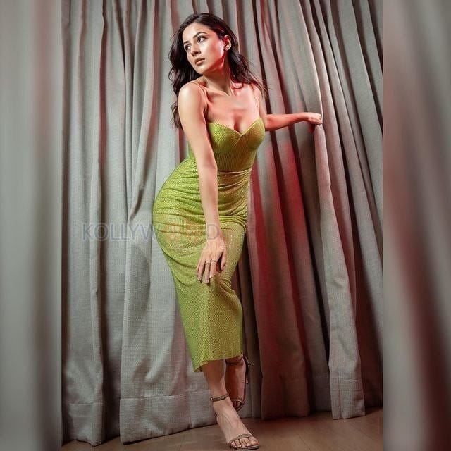 Sexy Shenaaz Gill in a Noodle Strap Light Green Bodycon Dress Photos 01