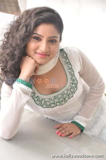 Vishnu Priya Photos 28