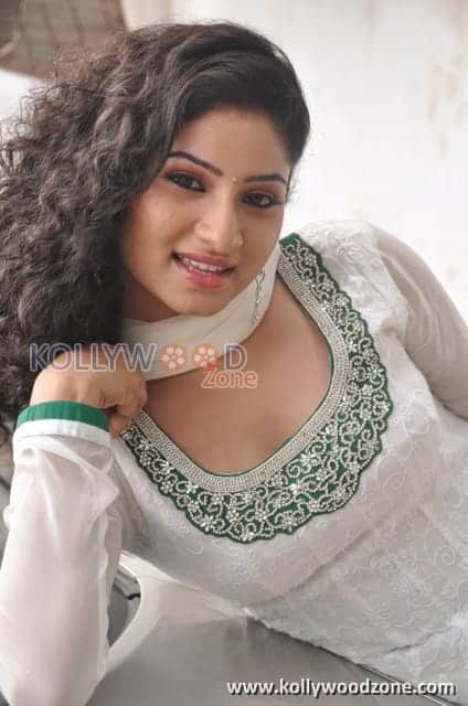 Vishnu Priya Photos 29