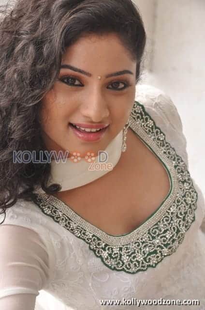 Vishnu Priya Photos 37