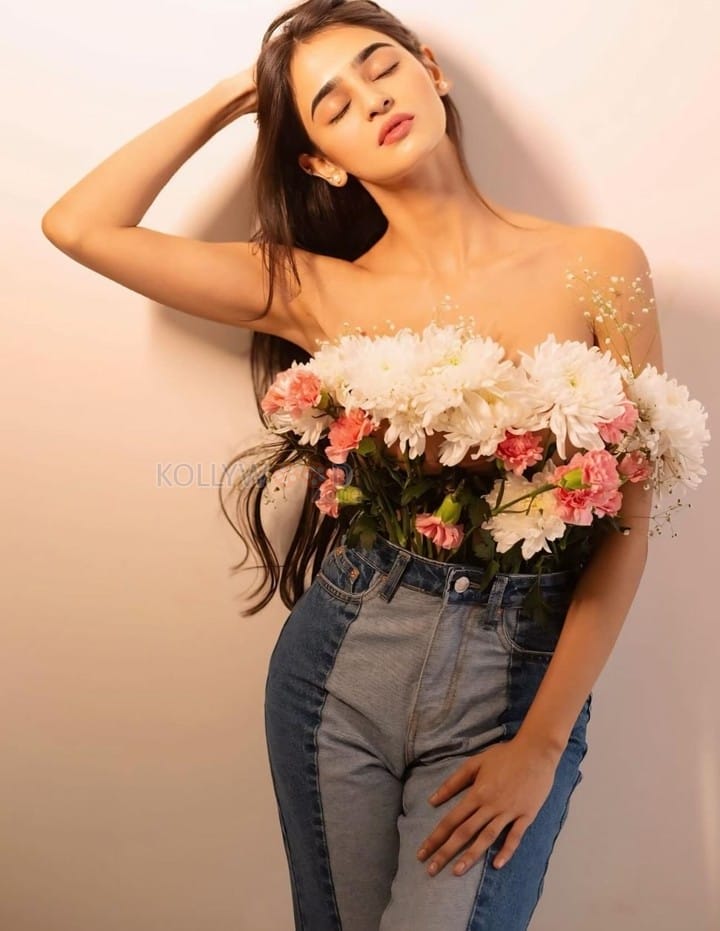 Actress Prakriti Pavani Topless and Hiding Her Breasts with Flowers and in a Denim Pant Photos 02