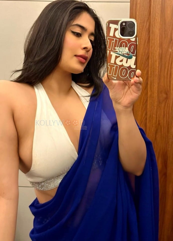 Busty Nikita Sharma Cleavage in a Blue Saree with Sleeveless Revealing Blouse Picture 01