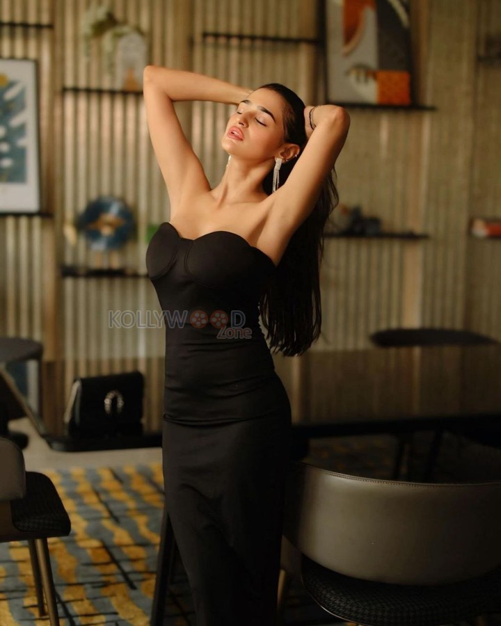 Sexy Prakriti Pavani in a Black Strapless Dress Pictures 04