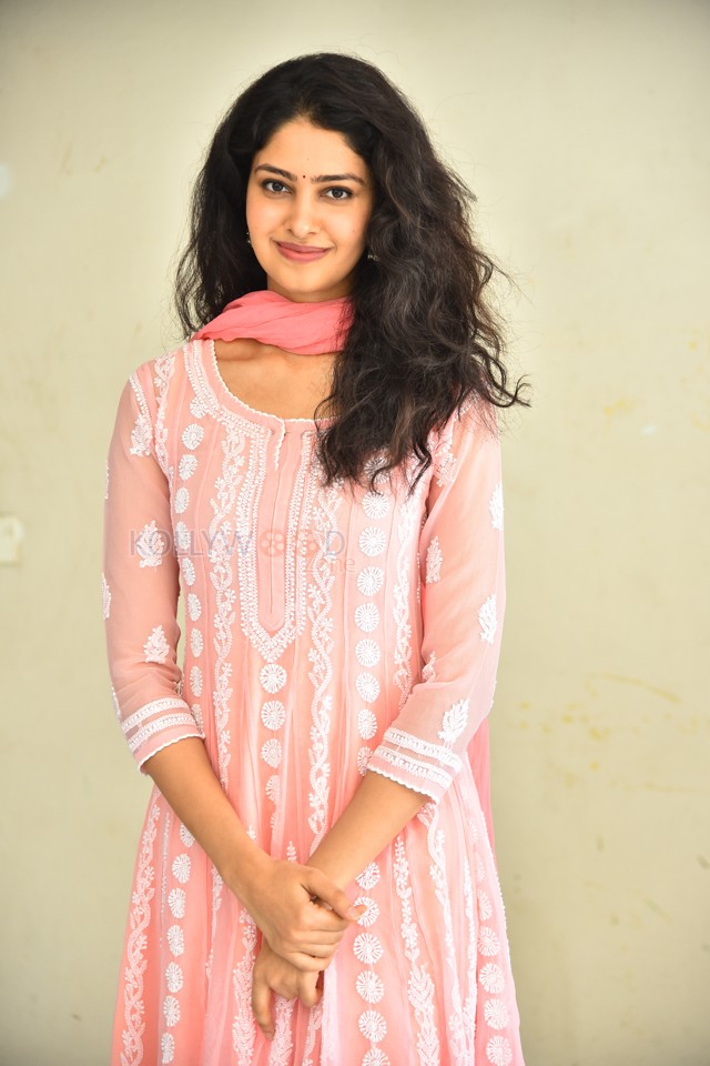 Heroine Manasa Varanasi at Devaki Nandana Vasudeva Interview Photos 03