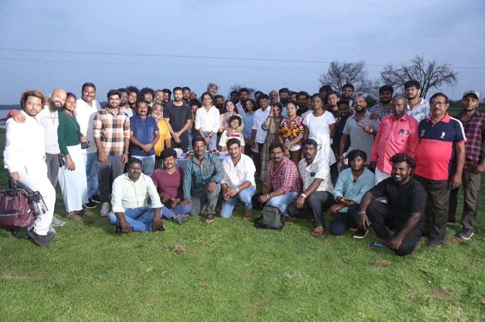 Kadhalikka Neramillai Movie Shooting Completion Celebration Pictures 02