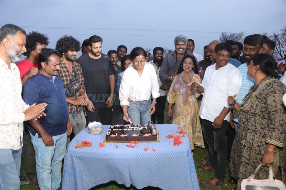 Kadhalikka Neramillai Movie Shooting Completion Celebration Pictures 03