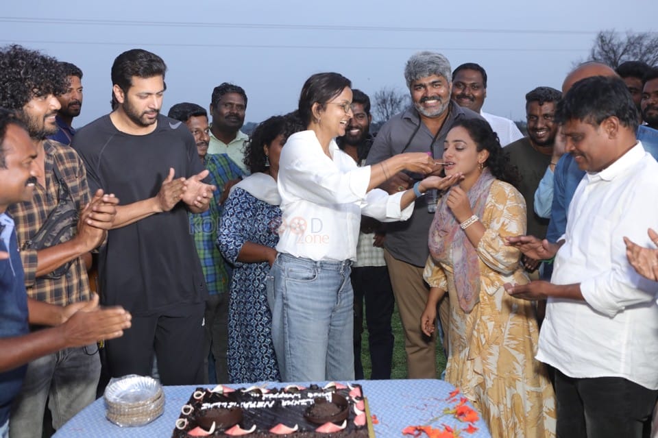 Kadhalikka Neramillai Movie Shooting Completion Celebration Pictures 05