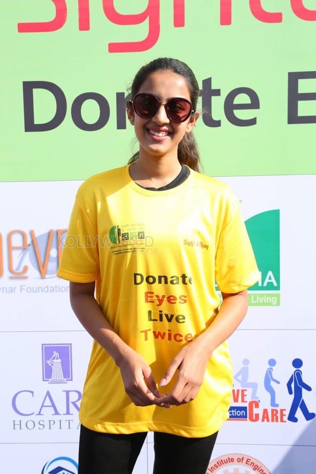 Actress Niharika Flags Off V Sight a thonv Blindfold 2K Walk Peoples Plaza Photos 02