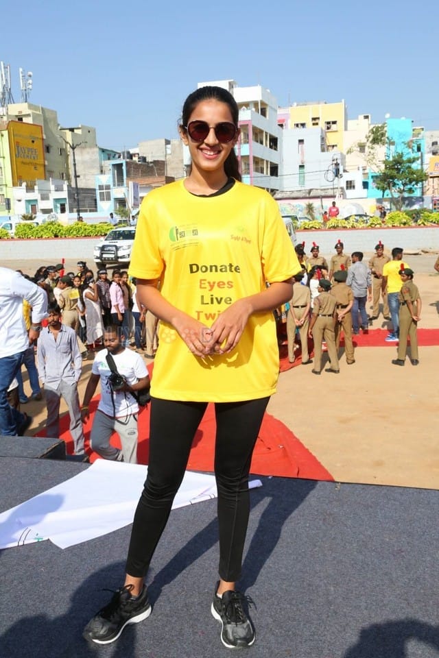 Actress Niharika Flags Off V Sight a thonv Blindfold 2K Walk Peoples Plaza Photos 03