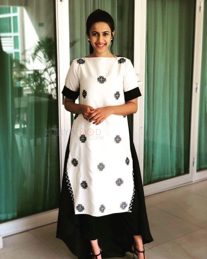 Actress Niharika Konidela Candid Photos 03