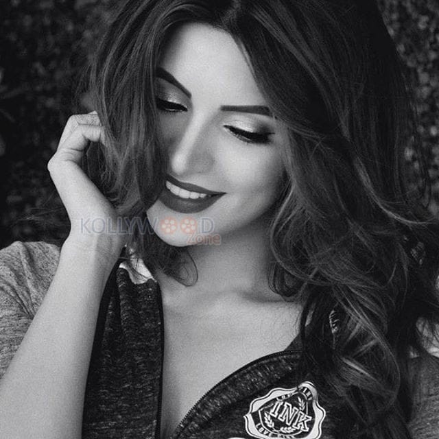 Beautiful Tv Actress Shama Sikander Photos 27