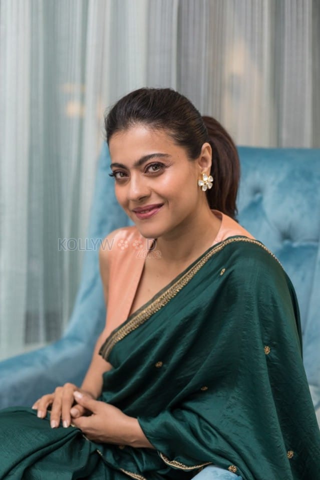 Beautiful Kajol Devgn in a Green Sari Photos02