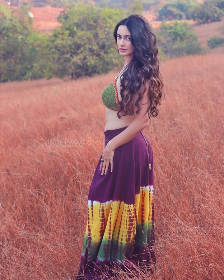 Captivating Megha Shukla in a Green Bra and Purple Skirt Photos 05