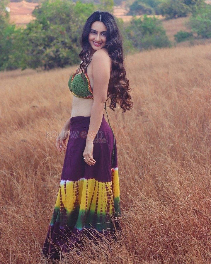 Captivating Megha Shukla in a Green Bra and Purple Skirt Photos 07