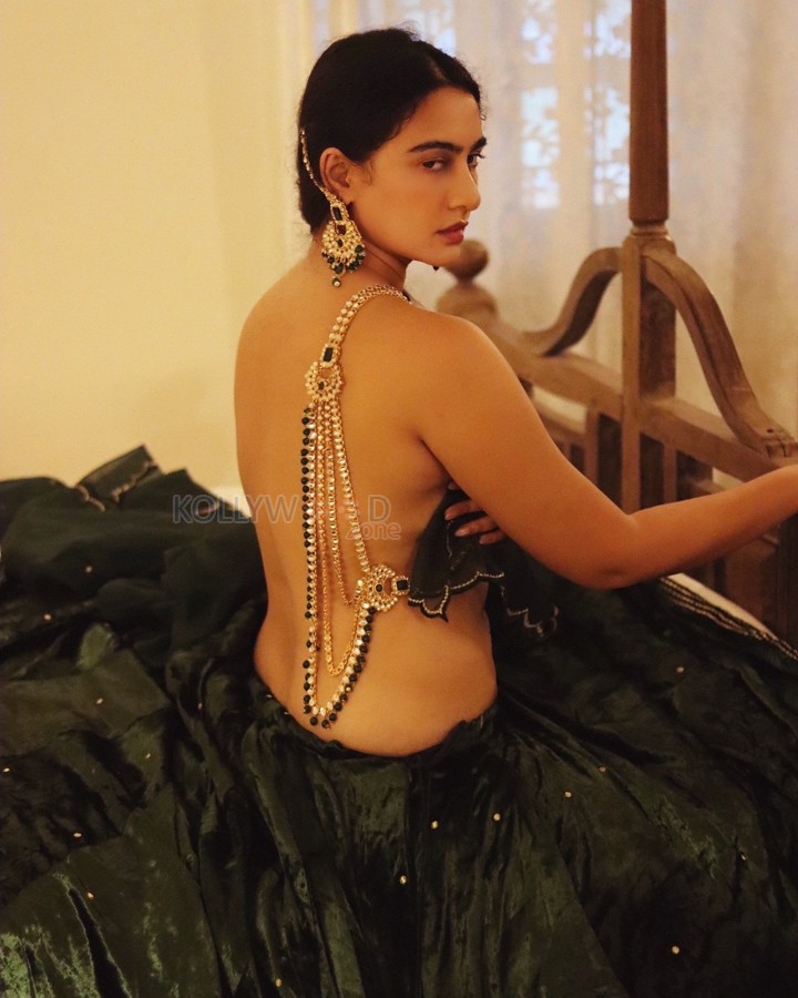 Hot Megha Shukla Topless Pictures 01