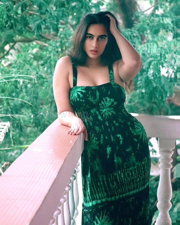 Hot Megha Shukla in a Green Maxi Dress Photos 01