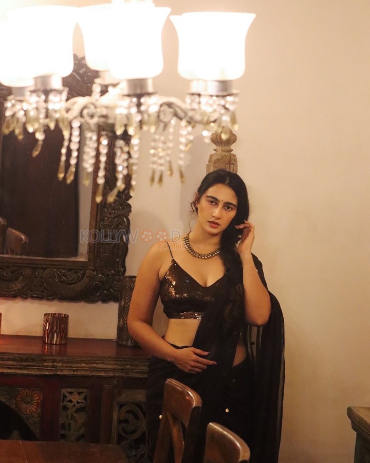 Sexy Damsel Megha Shukla in a Black Saree with a Shimmery Sleeveless Blouse Pictures 06