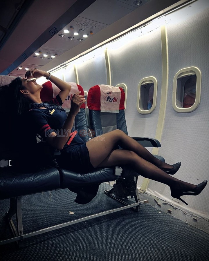 Sexy Flight Attendant Kanika Mann Stylish Photos 01