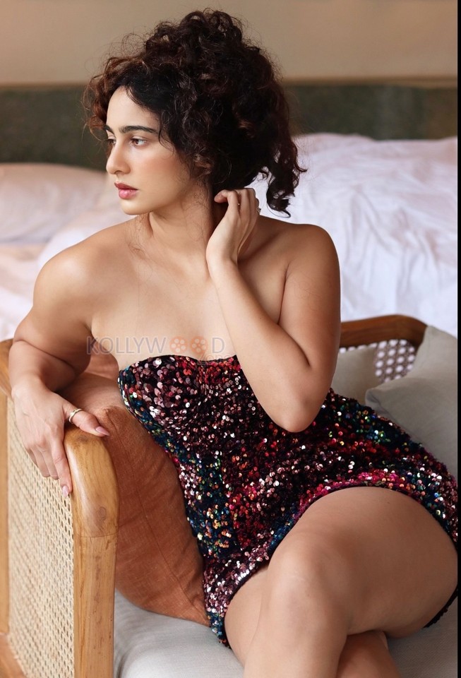 Stunning Megha Shukla in a Glittering Strapless Mini Dress Photos 01