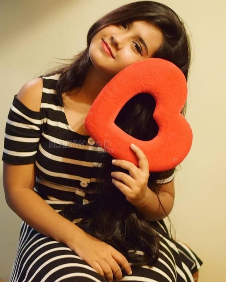 TV Actress Roshni Walia Photos 06