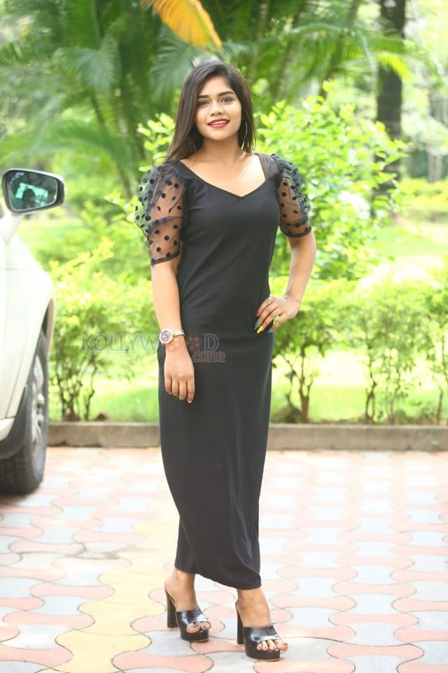 Actress Maneesha Mogili at Welcome To Tihar College Movie Audio Launch Photos 14