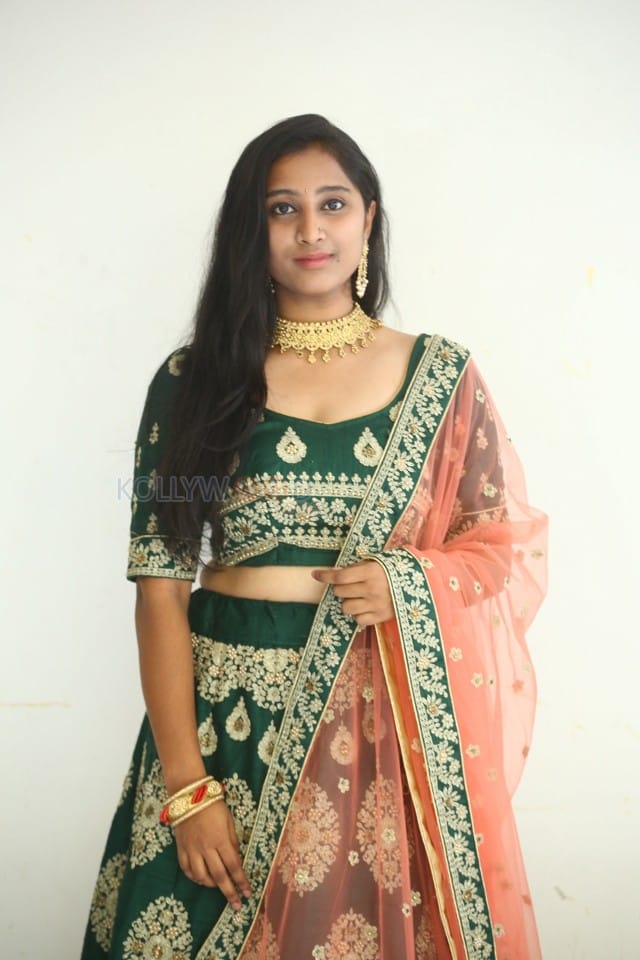 Actress Sahana at Bari Movie Trailer Launch Event Pictures 17