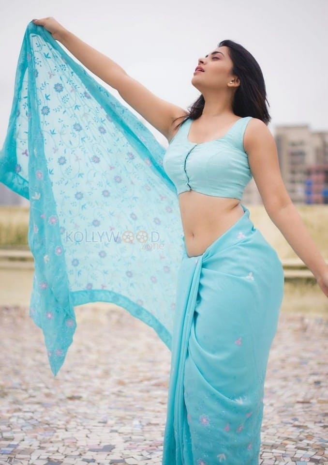 Sexy Actress Ruchira Jadhav in a Blue Saree Pictures 04