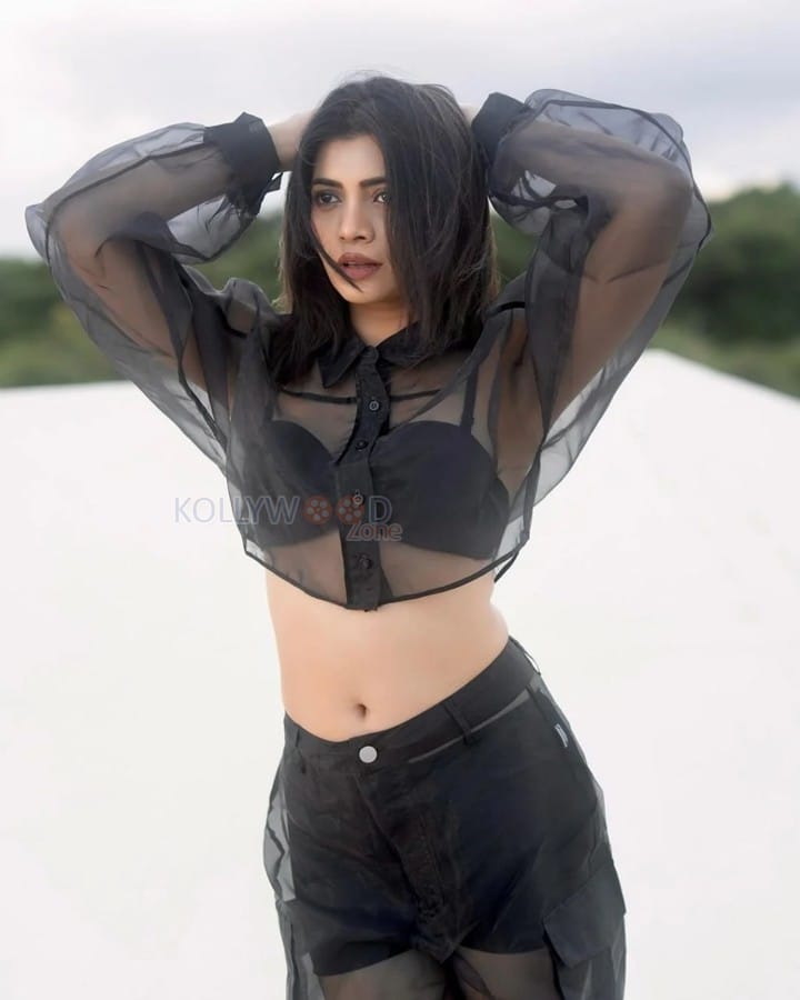 Sexy Ruchira Jadhav in a See Trough Long Sleeve Top Showing Navel Photos 04