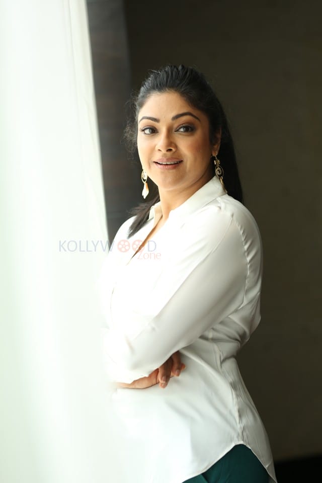 Actress Abhirami at Maharaja Trailer Launch Event Photos 31