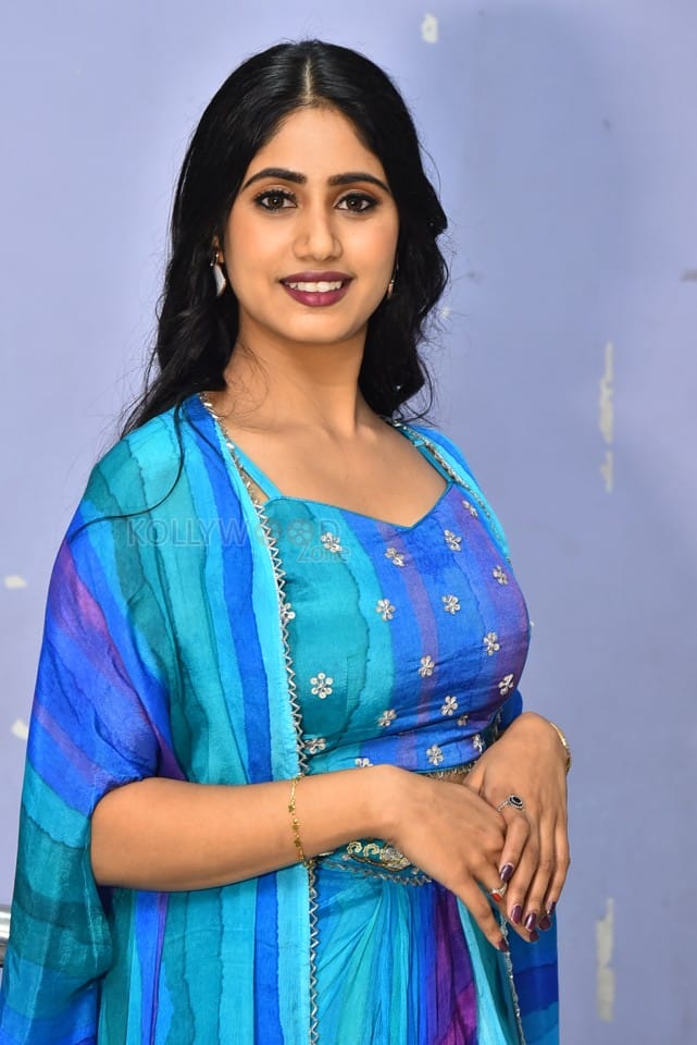 Actress Yashaswini Srinivas at Sarangadariya Trailer Launch Event Photos 02